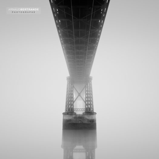 The bridge lost in the mist