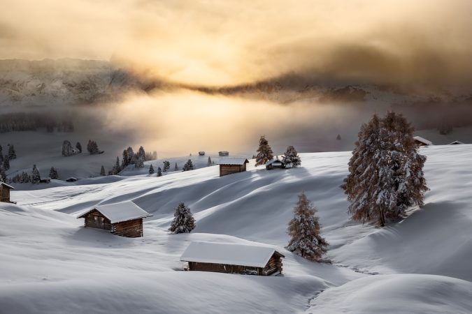 Alpe-Di-Suisi-sous-la-neige-dans-les-Dolomites