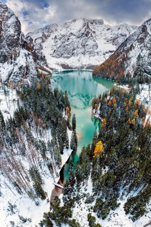 Vue-en-drone-Lago-Di-Braies