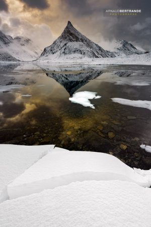 Montagne pointue à Fredvang #1