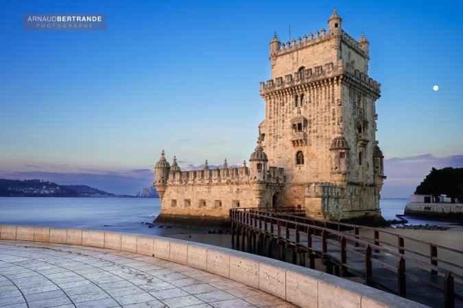 Tour-de-Belem-au-Lever-du-soleil-a-Lisbonne