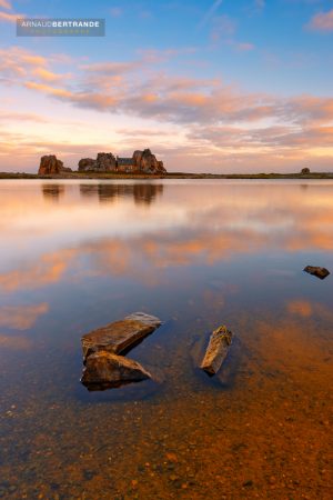 La maison entre les rochers à Castel Meur