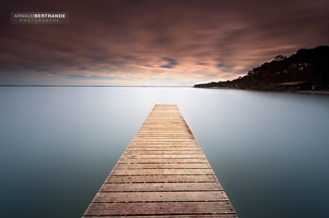 Ponton à Bombannes au coucher du soleil