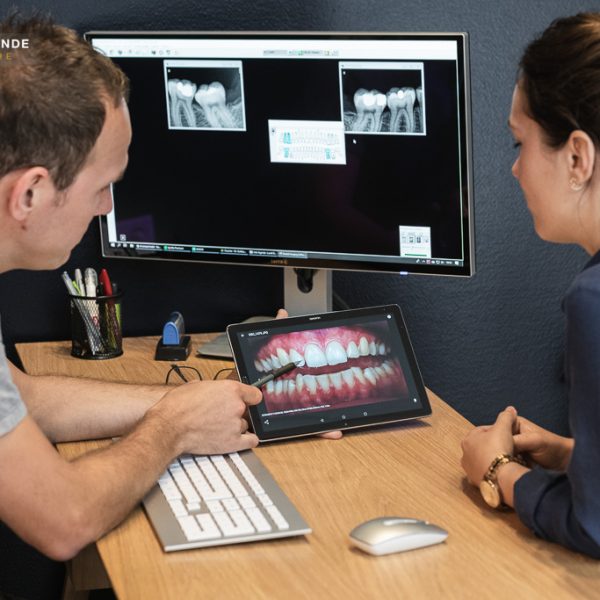 Dentiste avec son patient-Centre Dentaire Talence Saint-Genès