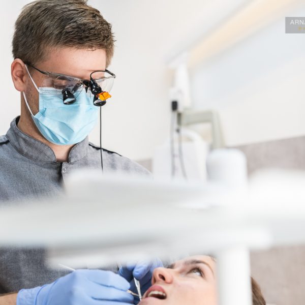 Dentiste opérant sur un patient-Centre Dentaire Talence Saint-Genès